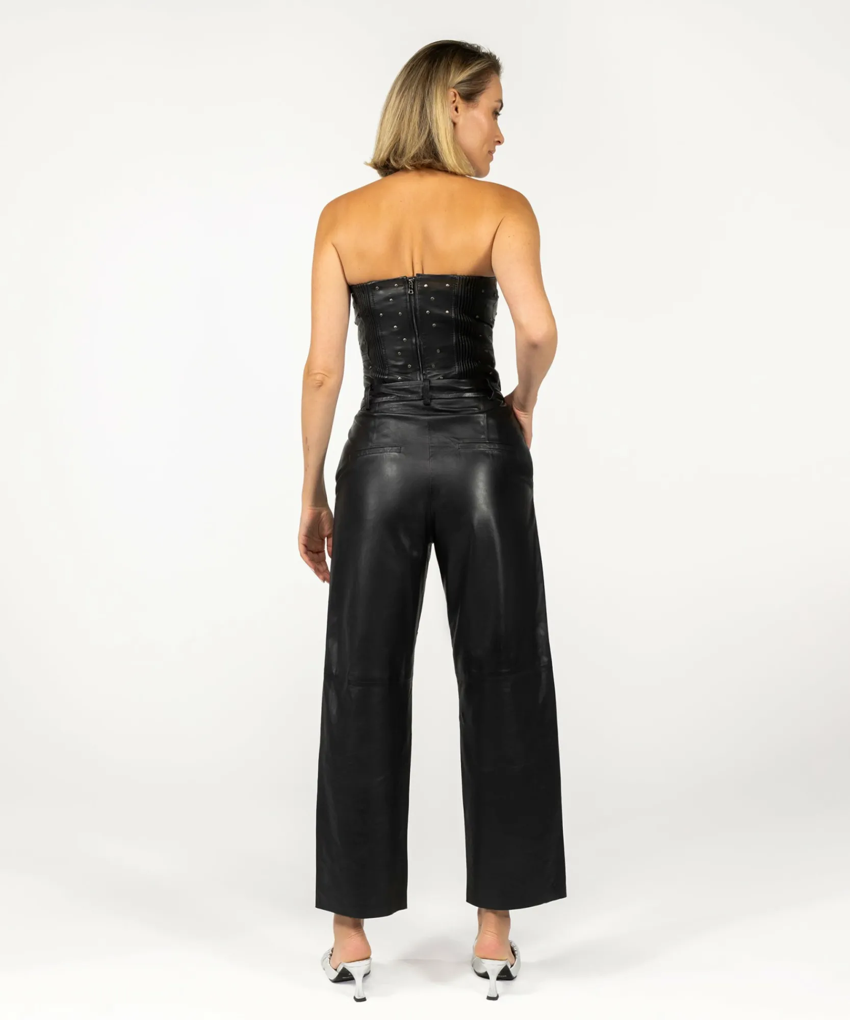 Perfecta Studs Black-IBANA Sale